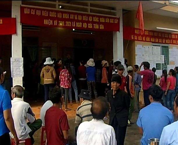 Toàn cảnh ngày bầu cử: Kiểm phiếu ngay trong đêm ảnh 7