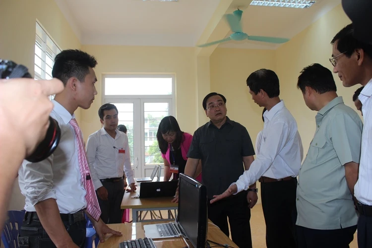 Long Biên: Ứng dụng công nghệ thông tin vào bầu cử ảnh 1