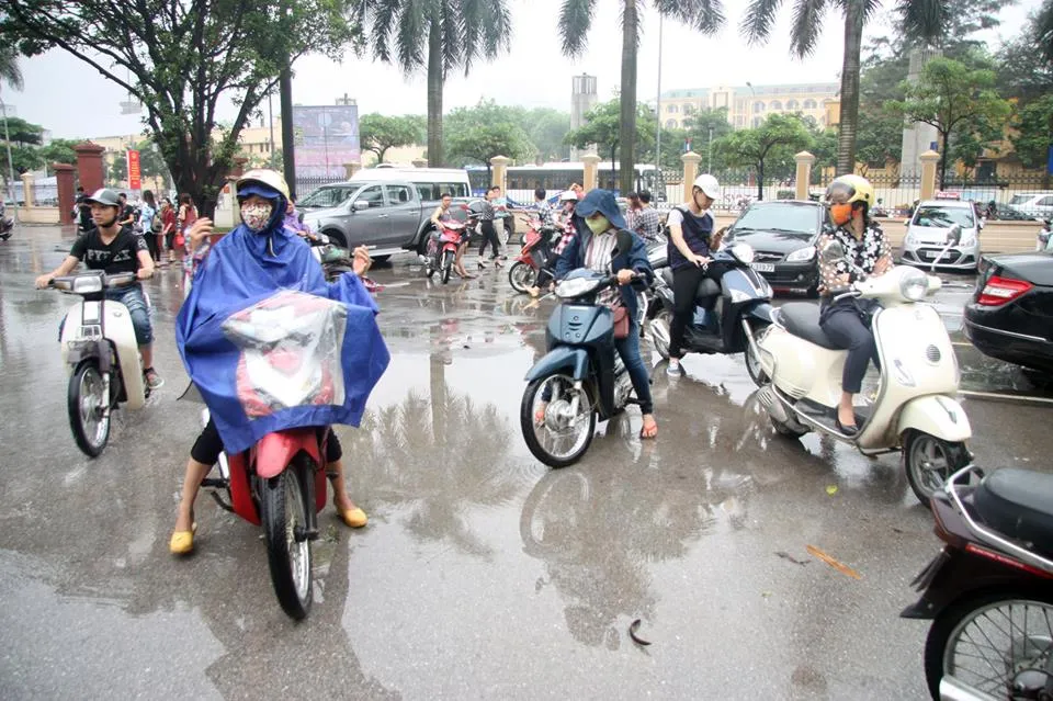 Hà Nội ngập nặng sau trận mưa lớn, giao thông rối loạn ảnh 10