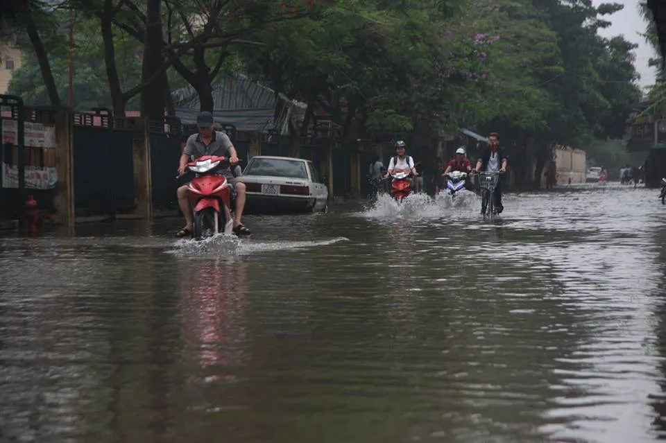 Hà Nội ngập nặng sau trận mưa lớn, giao thông rối loạn ảnh 15