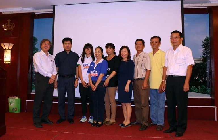 Thưởng 3.000 USD cho cô trò Phương Trâm trước khi đi Mỹ ảnh 1