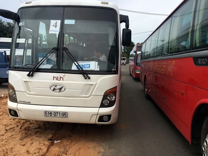 Kẹt xe nhiều giờ ở vòng xoay cầu Hùng Vương, Phan Thiết ảnh 2