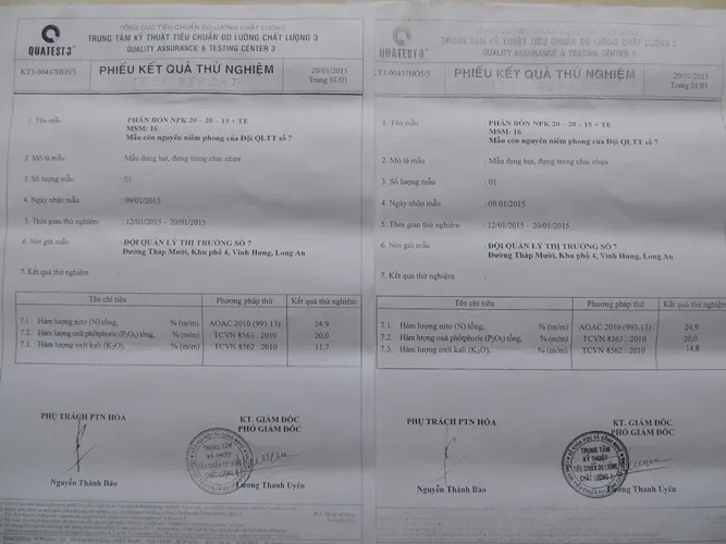 Hai kết quả kiểm nghiệm mẫu phân bón có chỉ số K2O khác nhau, ông Hữu khai nhận đã nhờ ông Tài cạo sửa - Ảnh: T.PHÚC