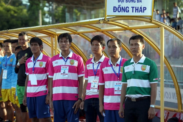 Ban huấn luyện Đồng Tháp lo lắng khi đội bóng vẫn đứng cuối bảng xếp hạng V-League. 
