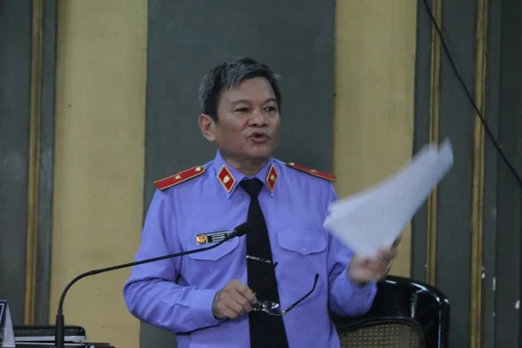 Đại diện viện kiểm sát tranh luận lại