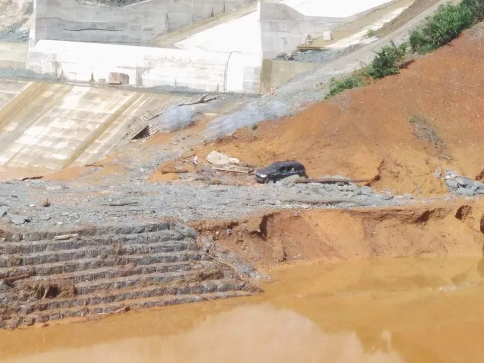 Nhiều đồ đạc bị cuốn trôi