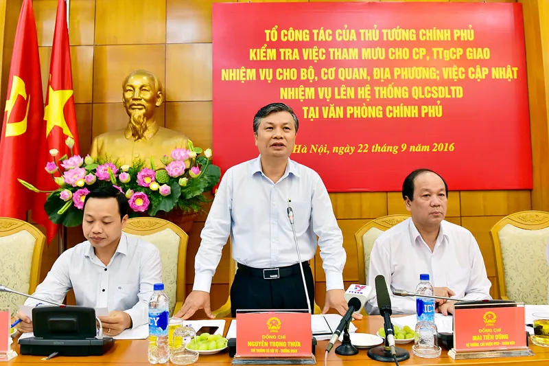 Quang cảnh buổi làm việc sáng 22-9 giữa Tổ công tác của Thủ tướng với Văn phòng Chính phủ