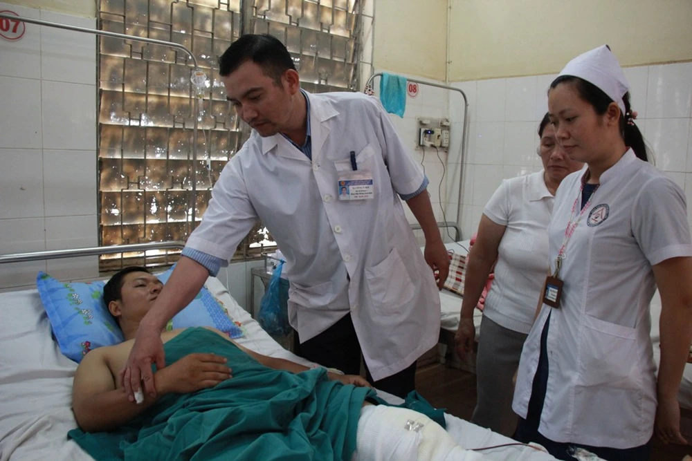 Thượng úy Nguyễn Trường Chinh bị thương nặng đang cấp cứu tại BVĐK tỉnh Đắk Lắk