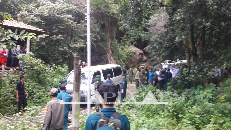 Đã tìm thấy hộp đen của máy bay rơi ảnh 4