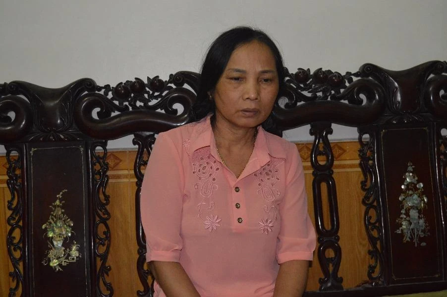 Bà Hương xúc động khi hay tin Chủ tịch Fidel Castro qua đời. Ảnh: Nguyễn Do