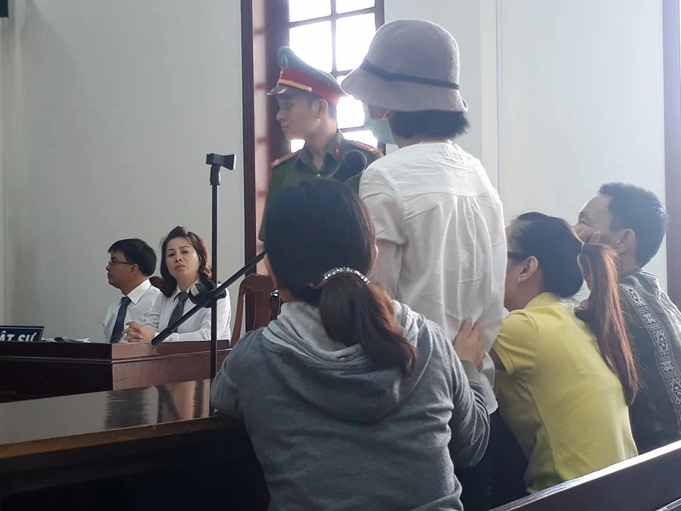 Nữ sinh bị tạt acid từ chối nhận tiền của nữ thủ phạm ảnh 7