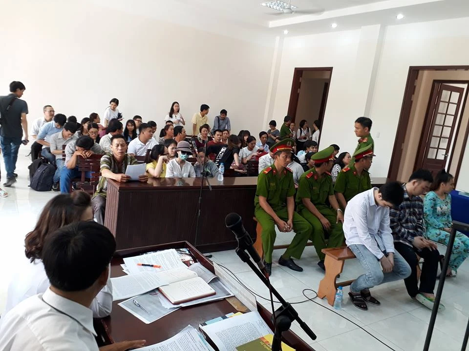 Nữ sinh bị tạt acid từ chối nhận tiền của nữ thủ phạm ảnh 9