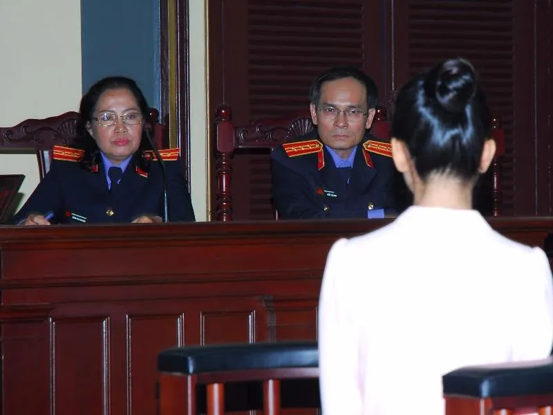 Phương Nga cương quyết im lặng, không trả lời luật sư ảnh 12