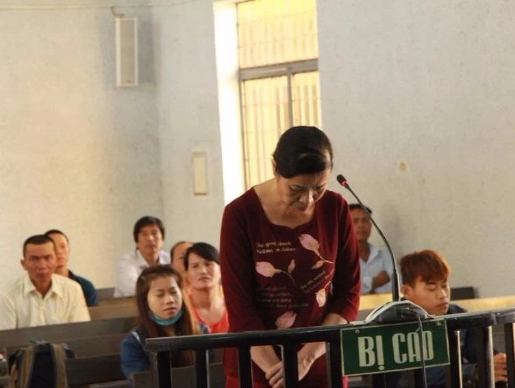 nu-chanh-an-nhan-hoi-lo