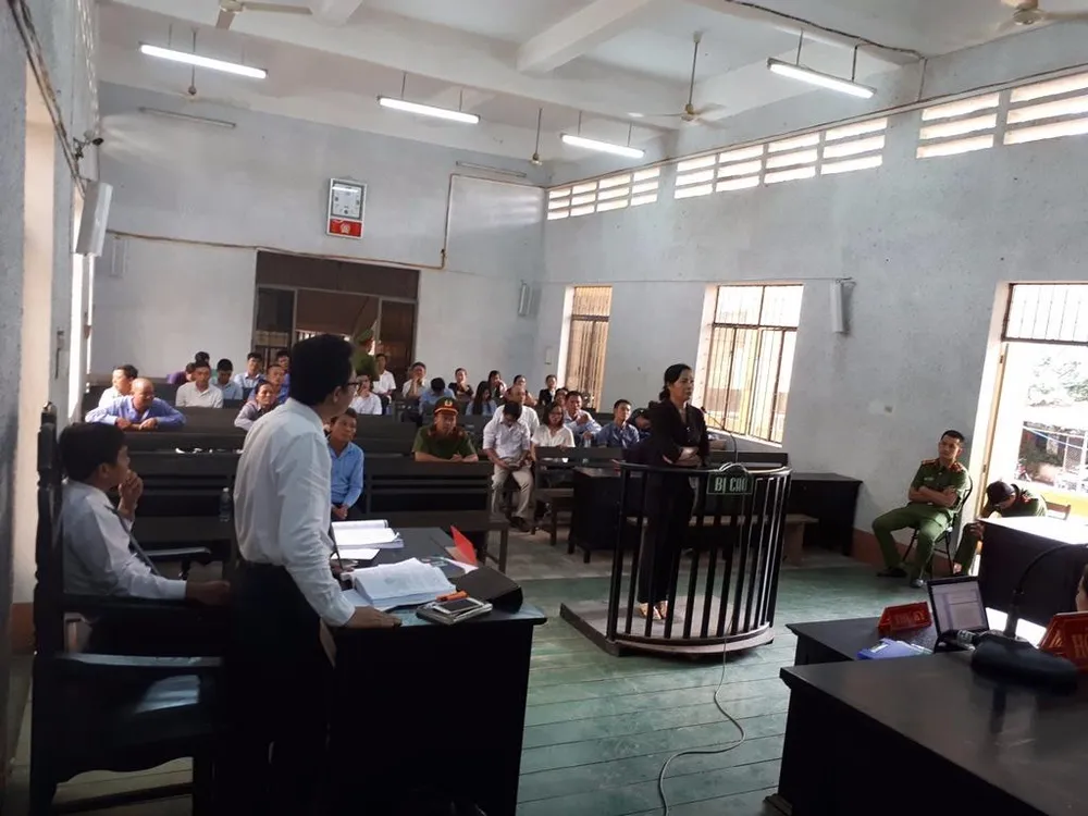 phó chánh án nhận hối lộ