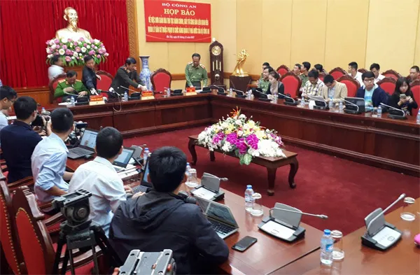 Bộ Công an họp báo: Vẫn quản lý theo sổ hộ khẩu ảnh 2 Bộ Công an họp báo