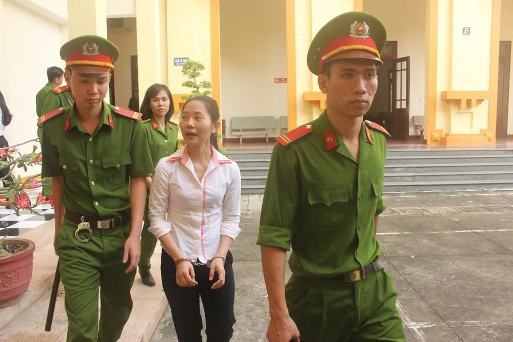 Vụ án đông LS bào chữa: Bị cáo bị đề nghị 12-13 năm tù