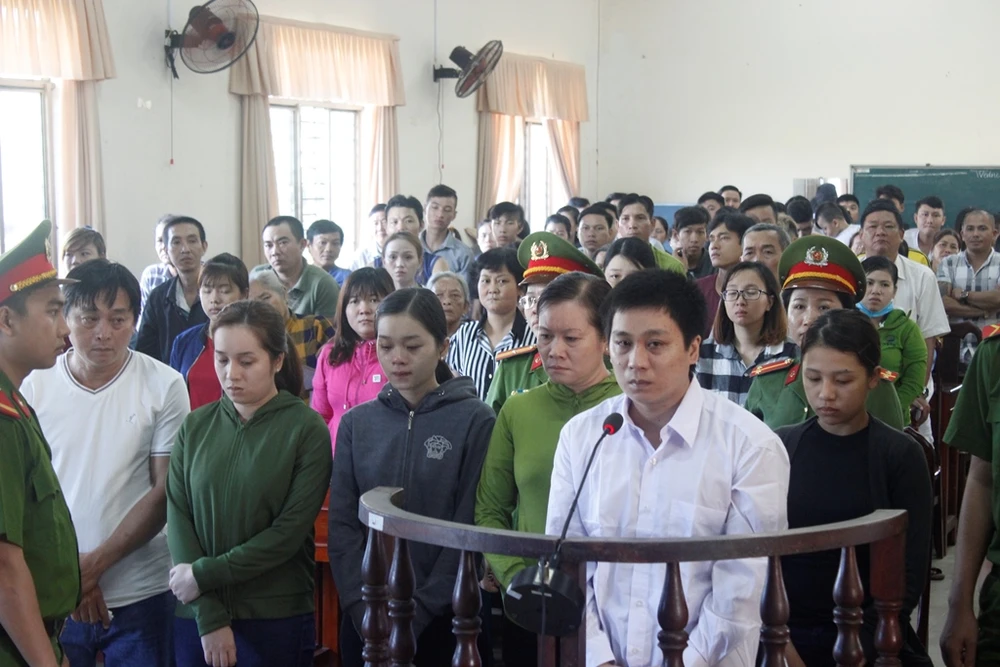 Bênh con gái, cả gia đình vướng vòng lao lý