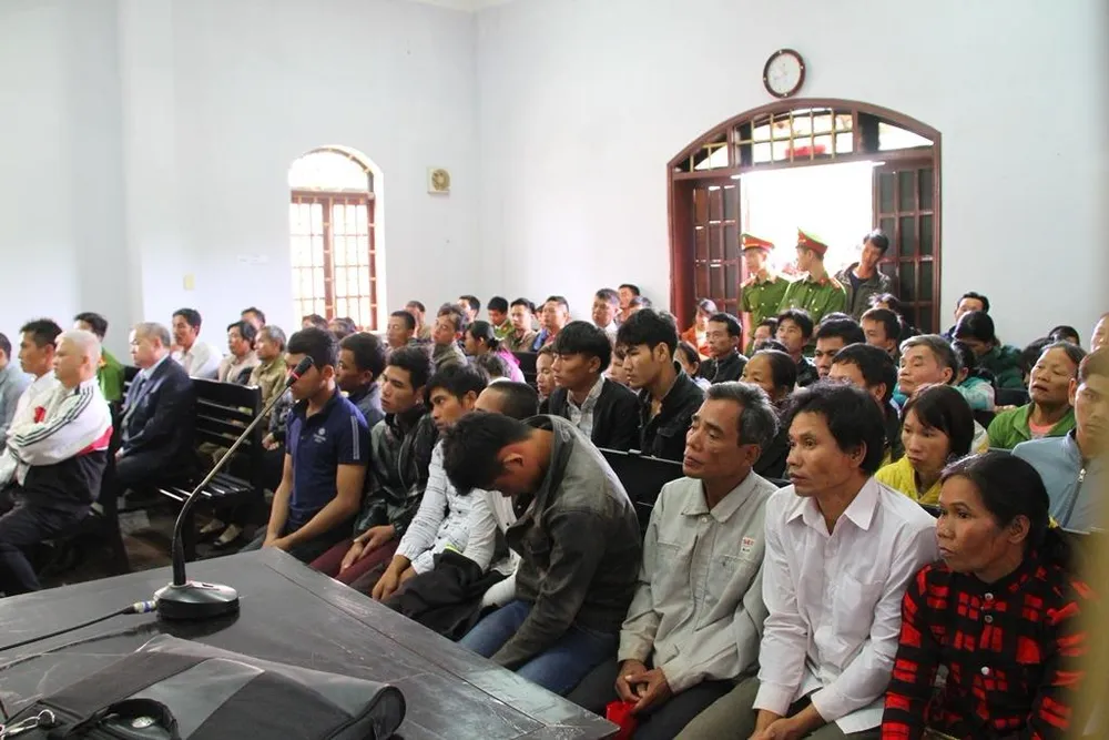 Vụ nổ súng: Hàng chục người dân giơ tay xin làm chứng