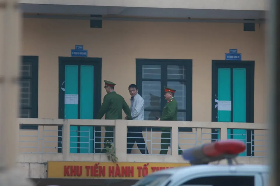 Tòa đang tuyên án ông Đinh La Thăng và các đồng phạm