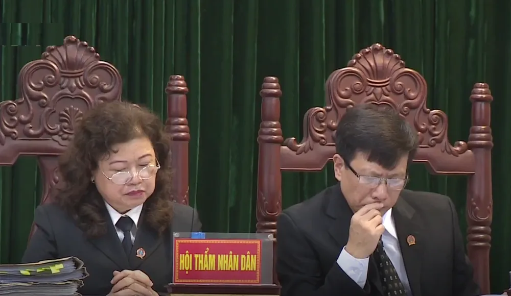 Vụ PVPLand: LS yêu cầu chủ tọa tôn trọng, không cắt lời ảnh 2 Vụ PVPLand: LS yêu cầu chủ tọa tôn trọng, không cắt lời ảnh 2