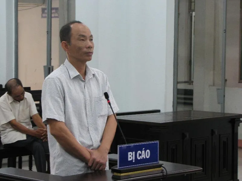 Cựu công an ‘ăn chặn’ kỳ nam lãnh án 10 năm tù ảnh 1