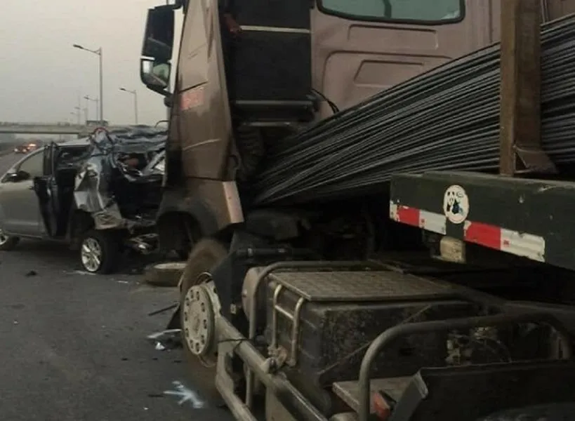 Vụ lùi xe trên cao tốc: Nhiều bạn đọc bênh tài xế container ảnh 1