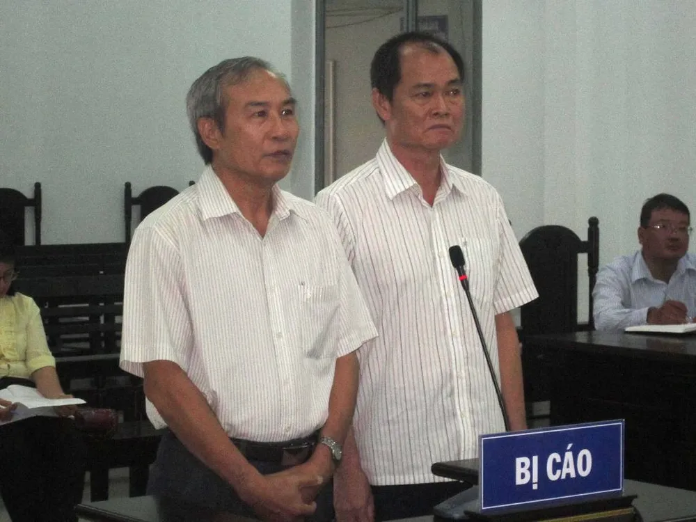 Không giảm án cho trưởng phó ban quản lý vịnh Nha Trang tham ô ảnh 1 Không giảm án cho trưởng phó ban quản lý vịnh Nha Trang tham ô ảnh 1