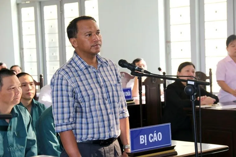 Đề nghị trục xuất thuyền trưởng buôn lậu xăng dầu khỏi VN ảnh 2