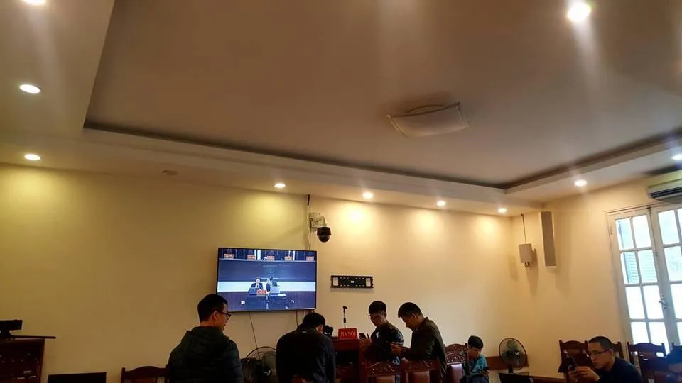 Phiên xử vụ Vũ 'nhôm': Phòng phóng viên liên tục mất tín hiệu ảnh 2 Phiên xử vụ Vũ 'nhôm': Phòng phóng viên liên tục mất tín hiệu ảnh 2