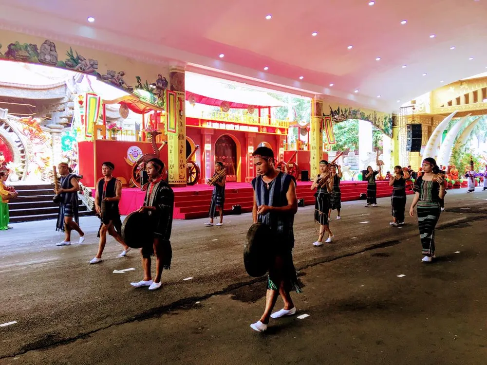 54 dân tộc anh em dâng lễ vật ngày Quốc giỗ ảnh 11