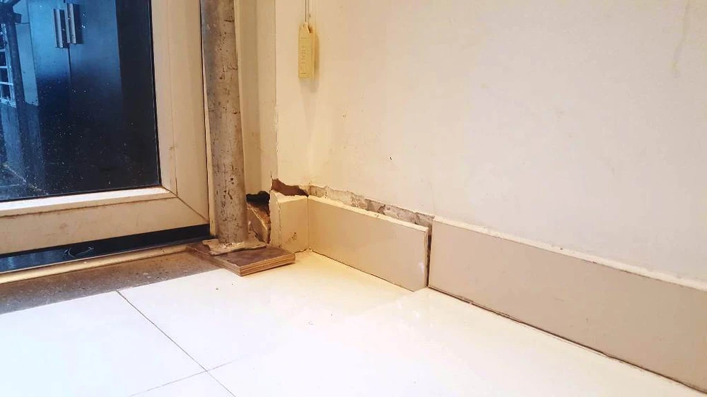 Cận cảnh căn nhà nứt toác sát dự án D'Edge Thảo Điền ảnh 7