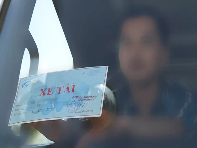 Hơn 1.700 đơn vị kinh doanh vận tải chưa hoàn thành việc thu hồi phù hiệu, biển hiệu theo quy định. Ảnh: PLO chưa hoàn thành việc thu hồi phù hiệu, biển hiệu theo quy định.