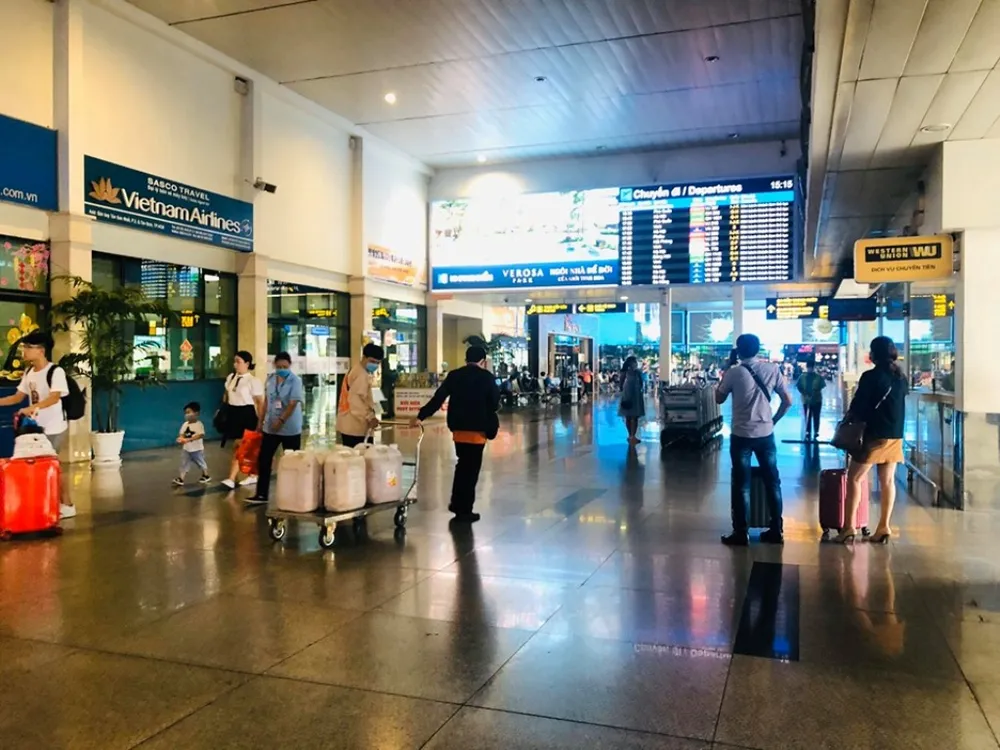 Cận cảnh sân bay Tân Sơn Nhất lại vắng hoe ảnh 9 Cận cảnh sân bay Tân Sơn Nhất lại vắng hoe ảnh 9