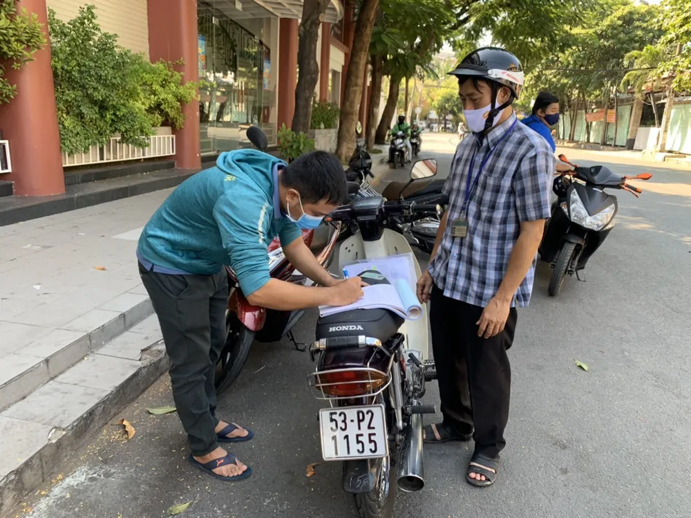 KHONG-deo-khau-trang-2