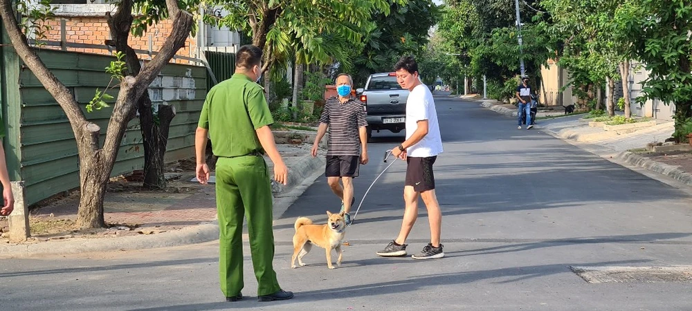 KHONG-DEO-KHAU-TRANG-BI-PHAT-5