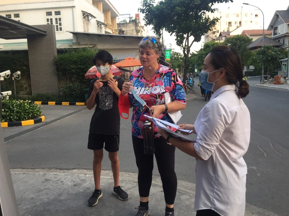 KHONG-DEO-KHAU-TRANG-BI-PHAT-7