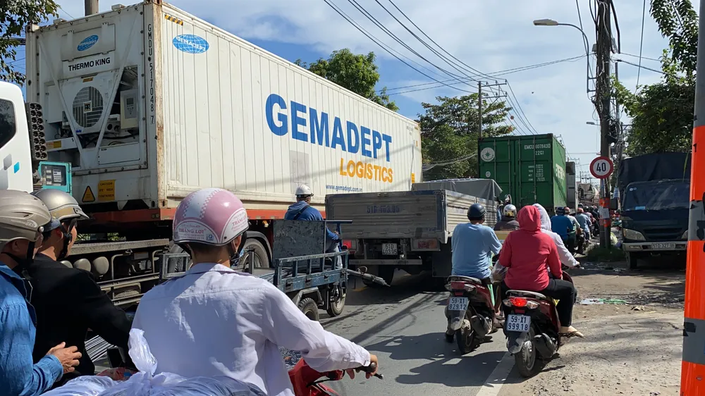 Đường Nguyễn Duy Trinh có mật độ phương tiện rất lớn. Ảnh: ĐÀO TRANG mở rộng đường Nguyễn Duy Trinh