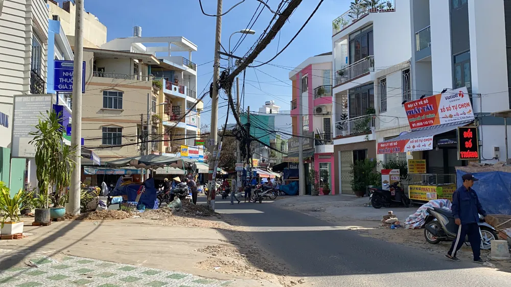 Cận cảnh nhà siêu mỏng trên đường Bùi Đình Túy ảnh 6 nha-sieu-mong-5