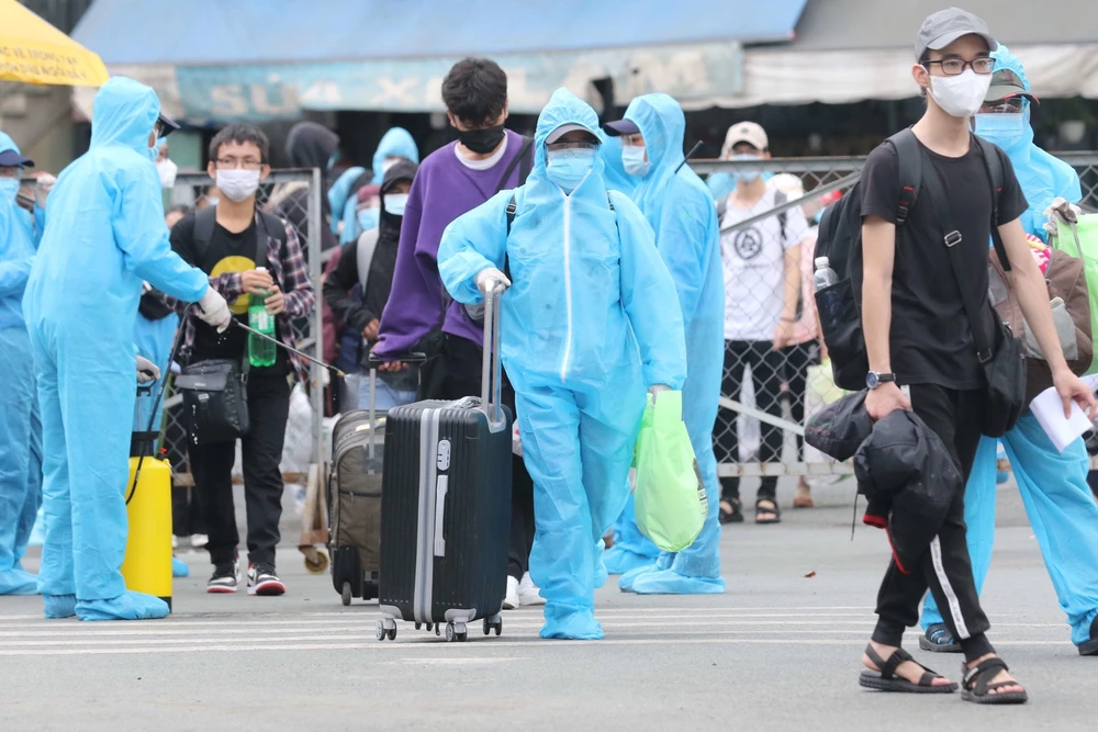 400 người dân Phú Yên ở TP.HCM được công ty Phương Trang đưa về quê ảnh 2