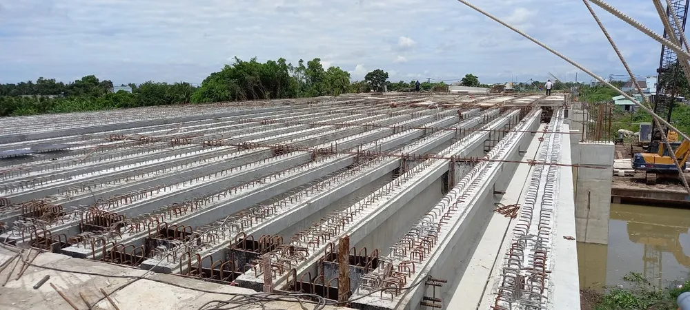 Long An: Gặp khó về vốn đầu tư công cần báo cáo ngay, không chờ họp mới báo ảnh 1