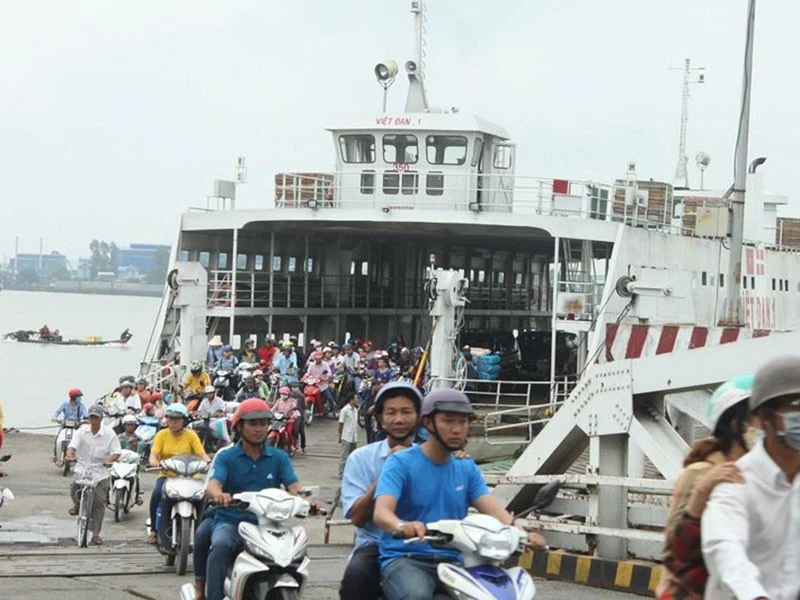 Phà Vàm Cống chuyển về TP.HCM chưa kịp chạy đã hết hạn đăng kiểm ảnh 1
