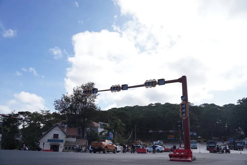 Đường phố Đà Lạt lần đầu xuất hiện đèn xanh, đèn đỏ ảnh 5 Đường phố Đà Lạt lần đầu xuất hiện đèn xanh, đèn đỏ ảnh 5