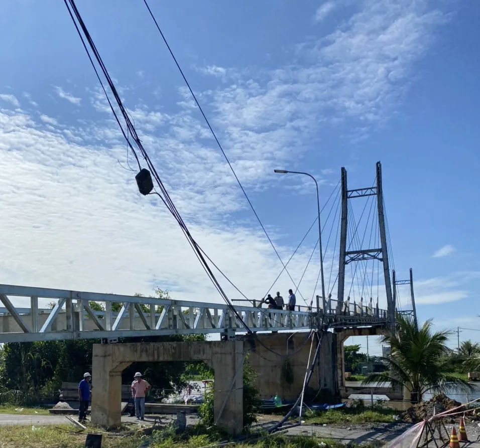 Cầu sập Bình Phong Thạnh sắp thông xe trở lại ảnh 1