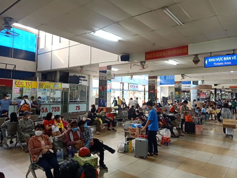 26 Tết, bến xe bắt đầu nhộn nhịp trở lại ảnh 1