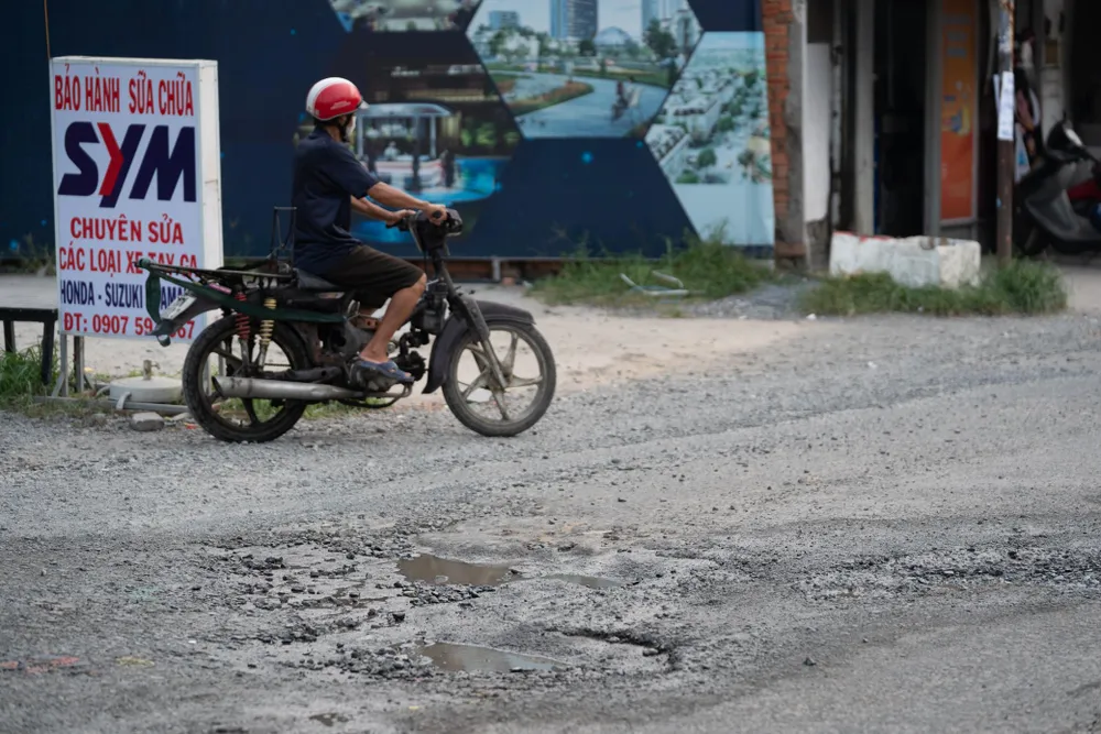 Sở GTVT nhắc nhở chủ đầu tư khắc phục các hư hỏng trên đường. Ảnh: ĐT.