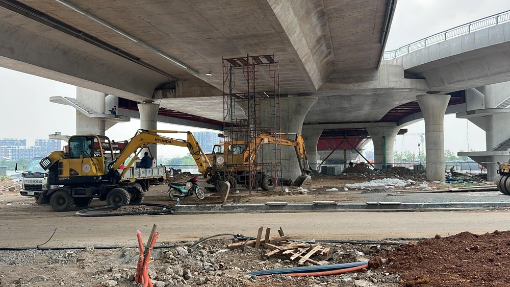 Các đơn vị thi công đang trong giai đoạn chạy đua nước rút. Ảnh: ĐT. Các đơn vị thi công đang trong giai đoạn chạy đua nước rút. Ảnh: ĐT.