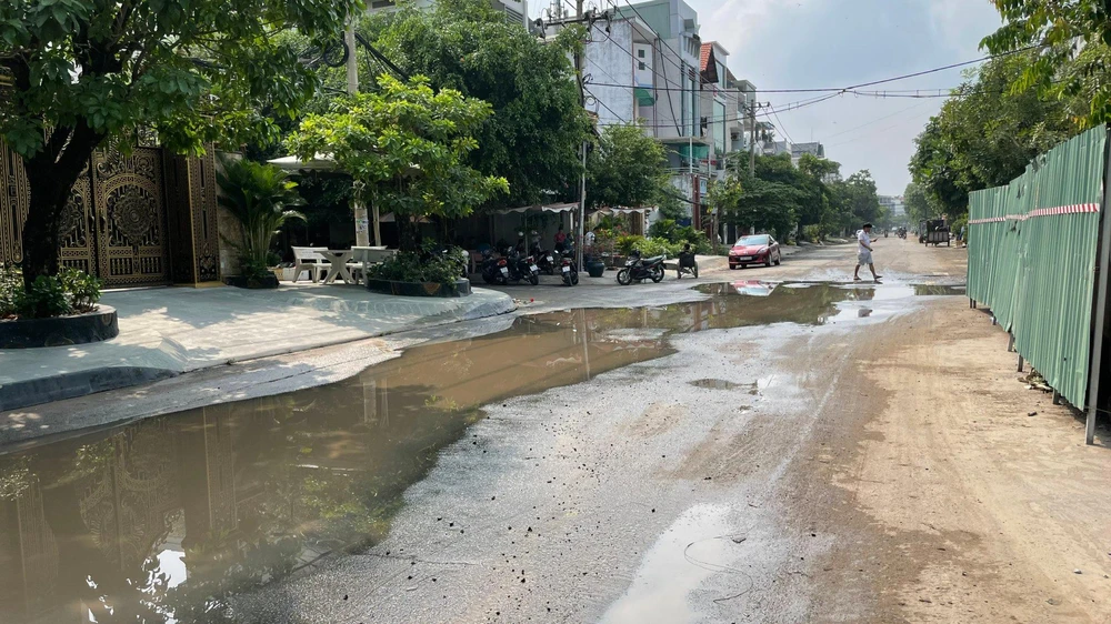 Dự án có nhiều đoạn bị đọng nước. Ảnh: CTV.