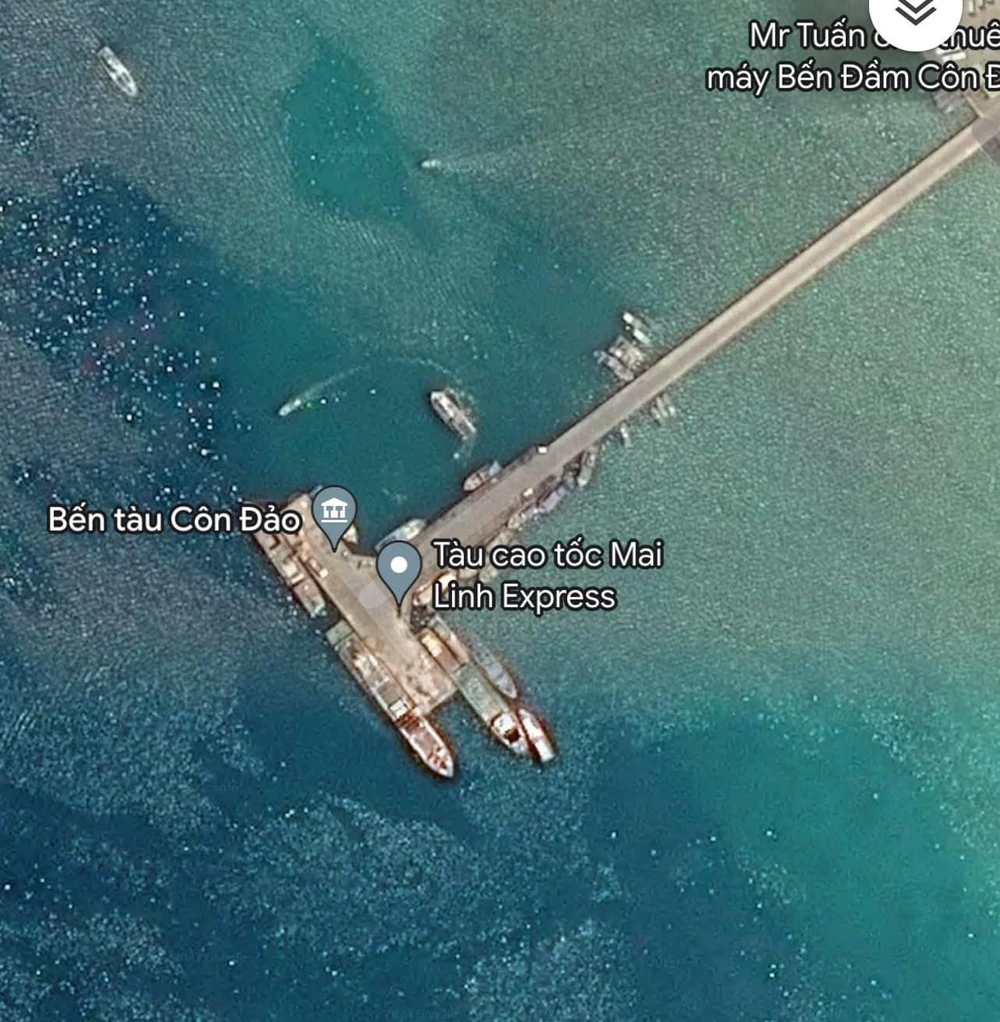 Theo ông Hải nếu quan sát từ vệ tinh thì cảng Bến Đầm có thể đậu cùng lúc nhiều tàu. Ảnh: TRẦN SONG HẢI. Theo ông Hải nếu quan sát từ vệ tinh thì cảng Bến Đầm có thể đậu cùng lúc nhiều tàu. Ảnh: TRẦN SONG HẢI.