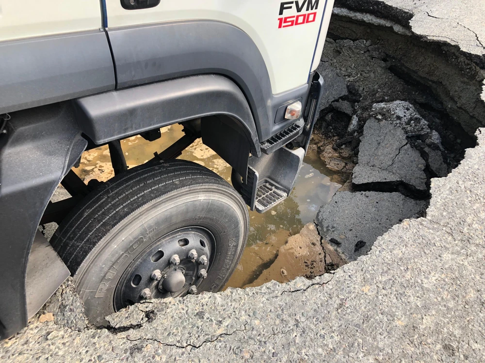 Hố tử thần sẽ được khắc phục trong đêm nay. Ảnh: ĐT.